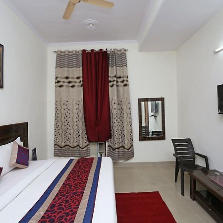 Oyo 8910 Celeste Inn Greater Noida Dış mekan fotoğraf