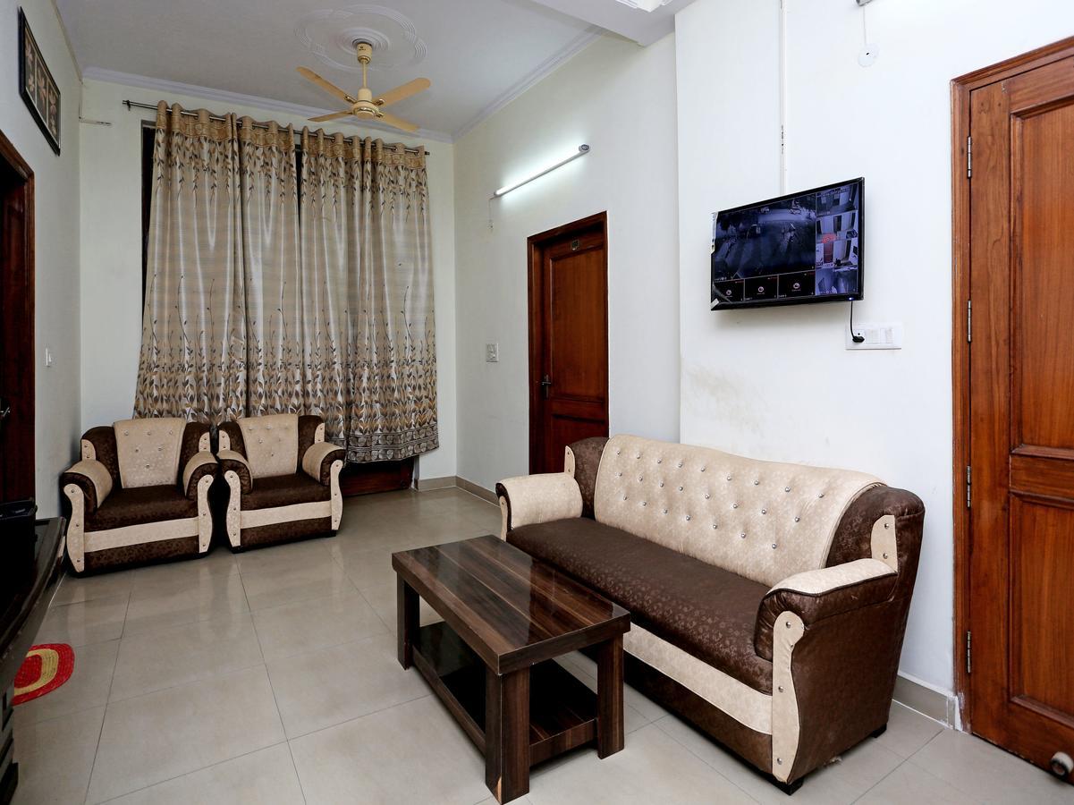 Oyo 8910 Celeste Inn Greater Noida Dış mekan fotoğraf