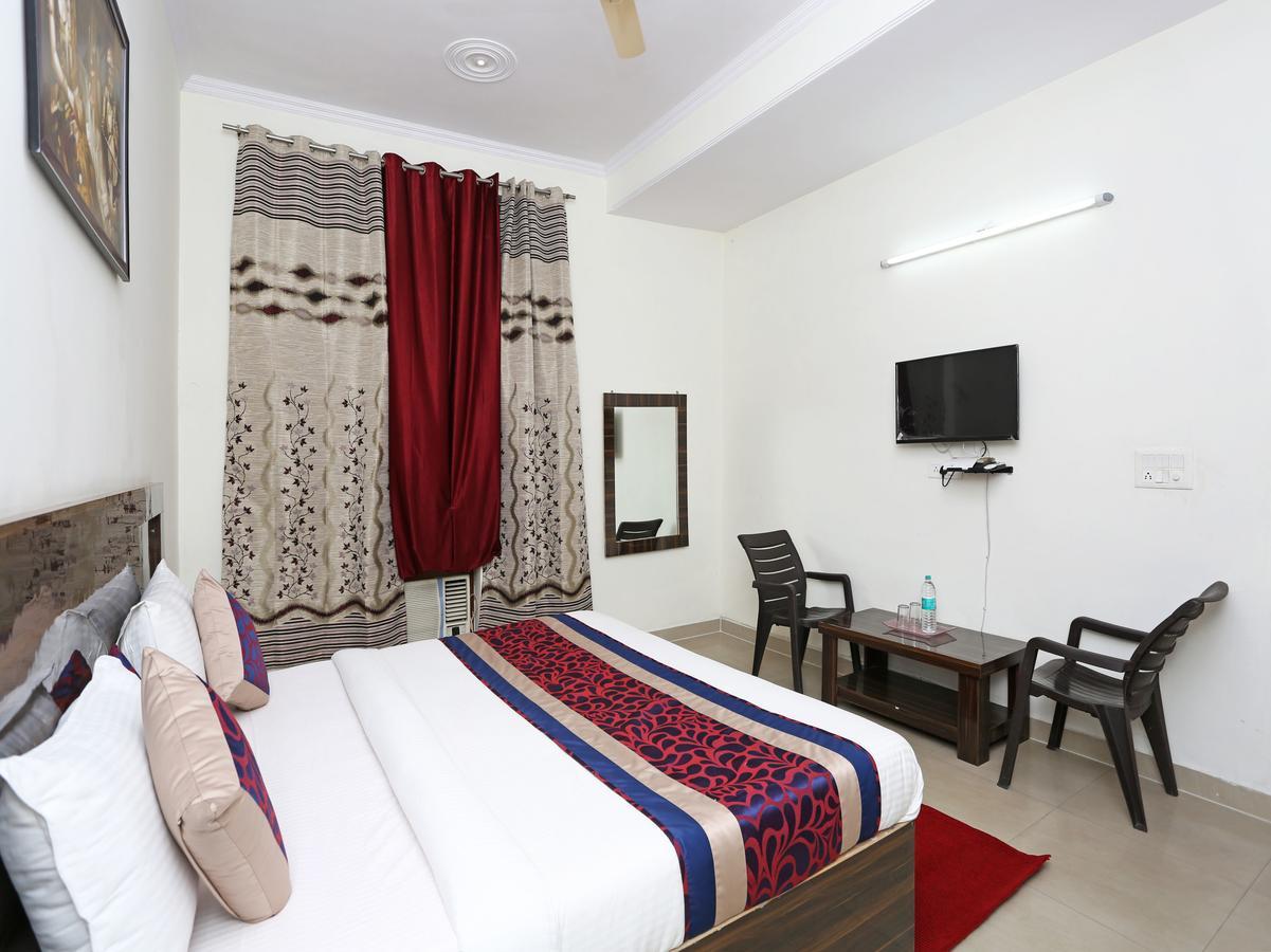 Oyo 8910 Celeste Inn Greater Noida Dış mekan fotoğraf