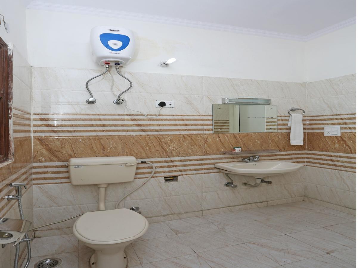 Oyo 8910 Celeste Inn Greater Noida Dış mekan fotoğraf