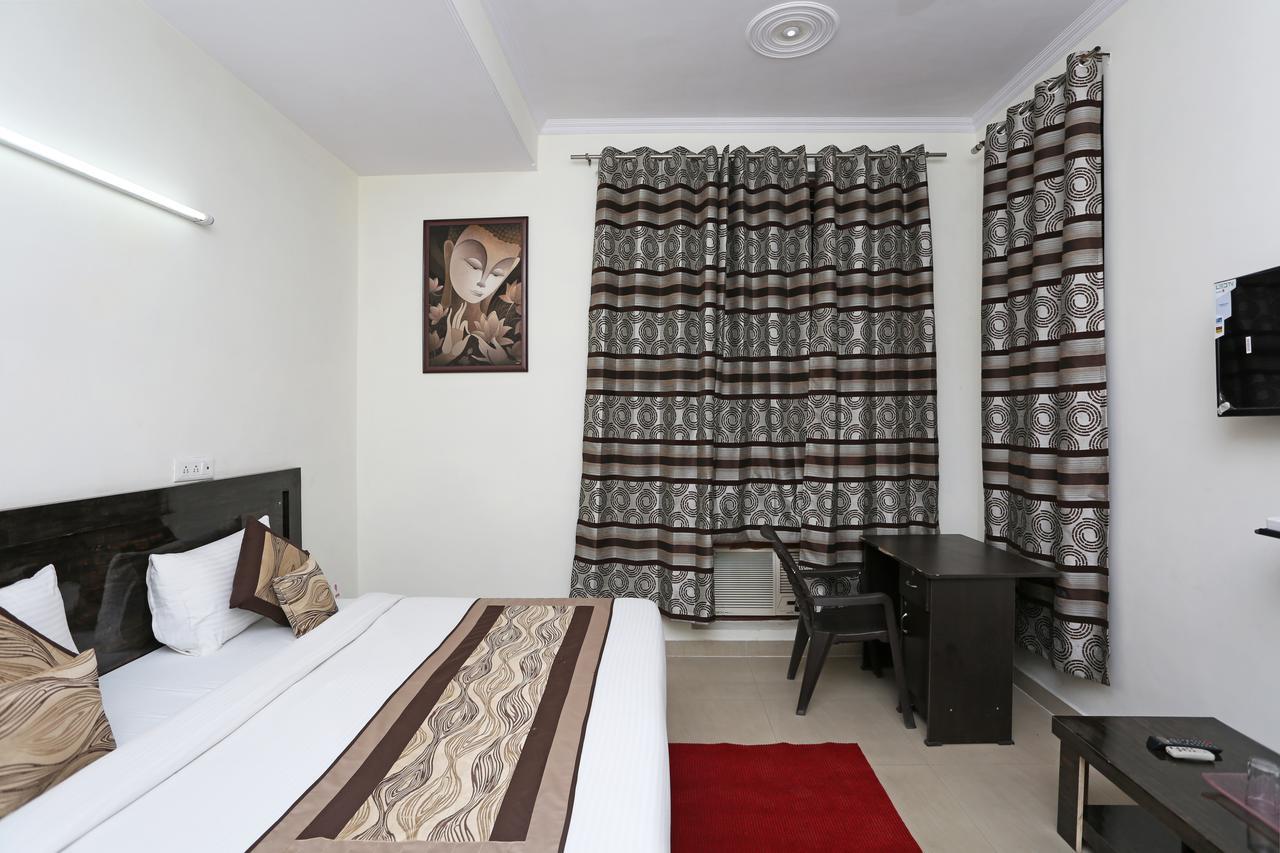 Oyo 8910 Celeste Inn Greater Noida Dış mekan fotoğraf